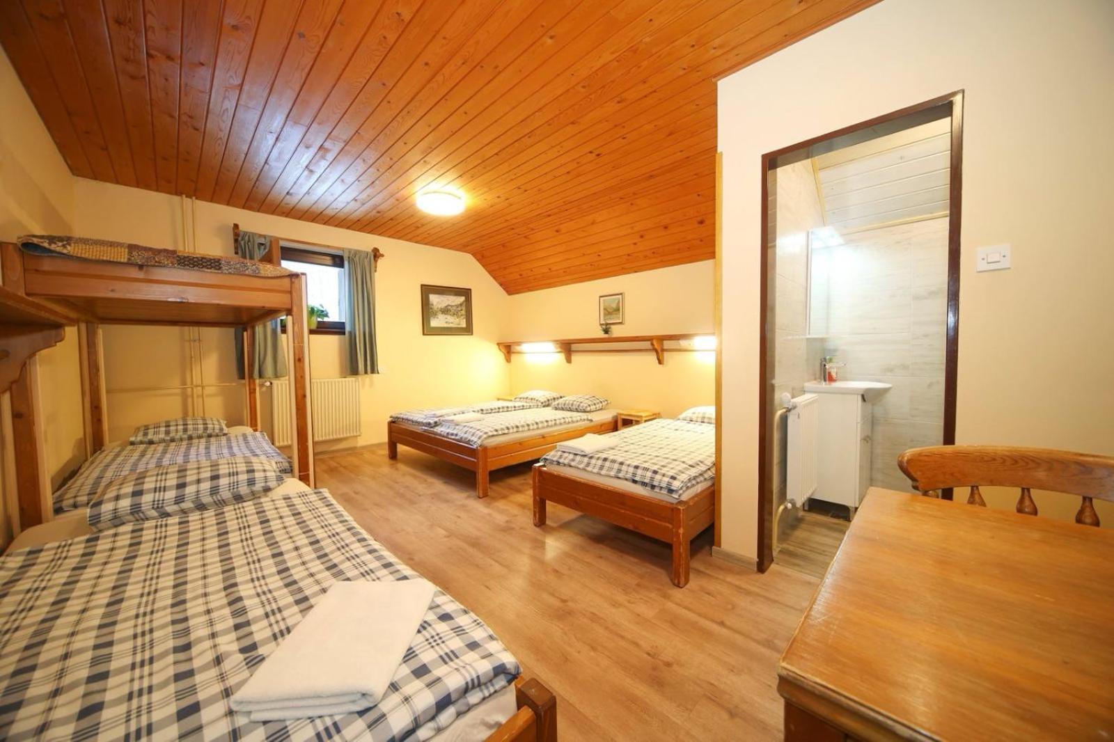 Planinska Koca Na Gozdu Hotel Kranjska Gora Buitenkant foto
