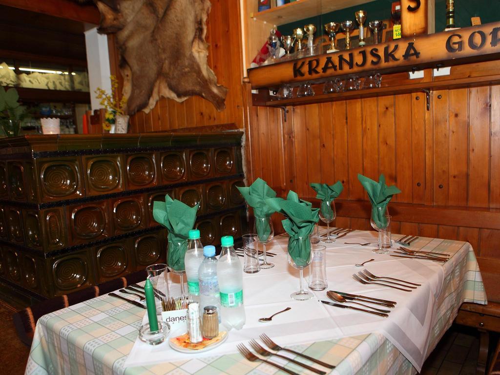Planinska Koca Na Gozdu Hotel Kranjska Gora Buitenkant foto